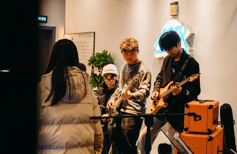 【战报】赢了比赛也无力回天，深圳DYG进入季后赛败者组，而成都AG成功闯入胜者组